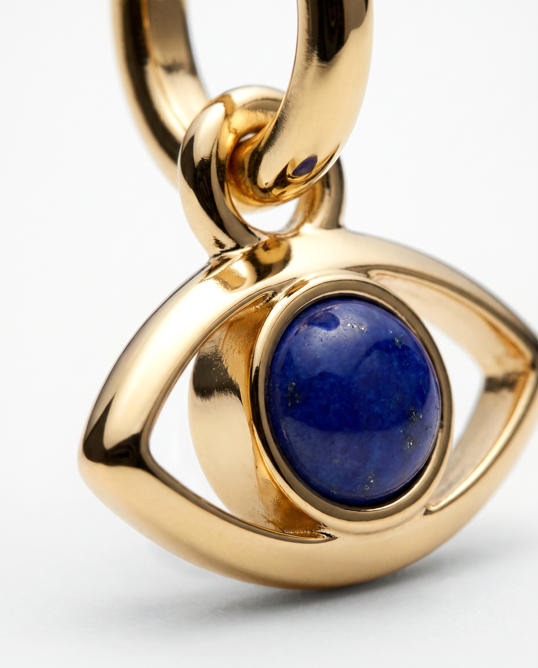 Regard Charm von Veyra Paris - Detailaufnahme