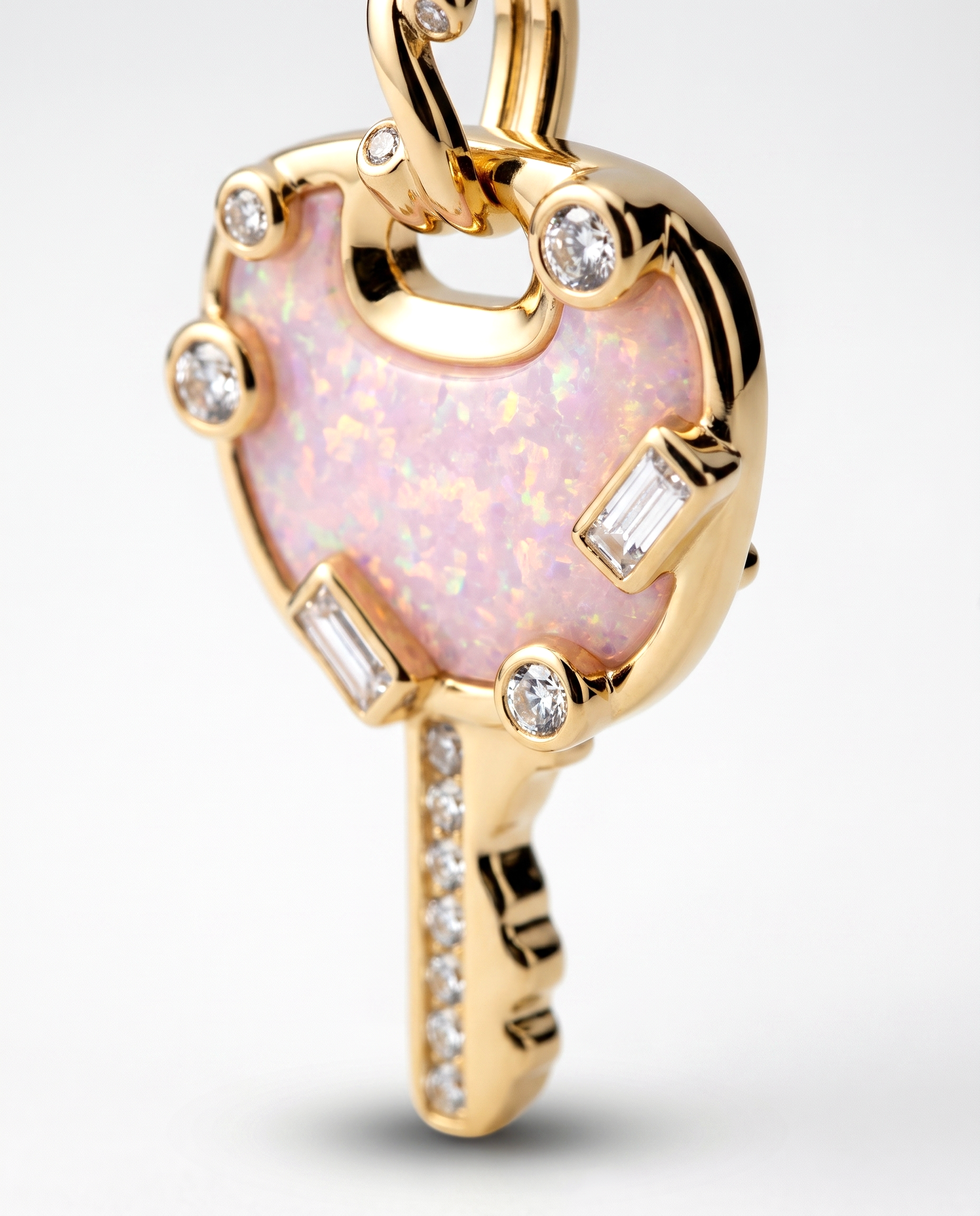 Clé Charm von Veyra Paris - Detailaufnahme
