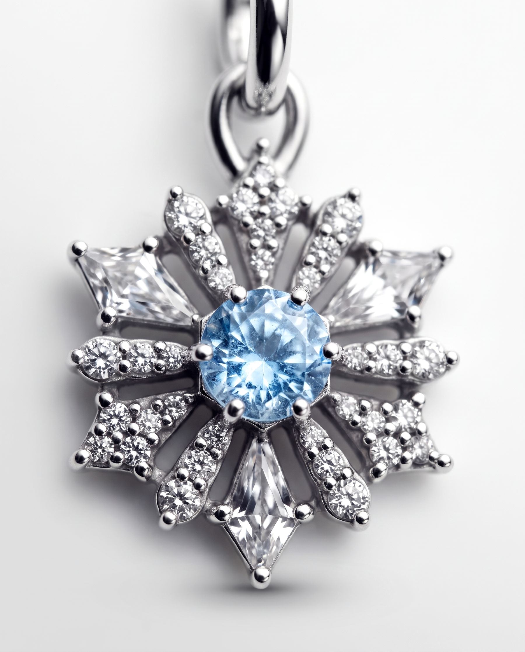 Cristal Charm von Veyra Paris - Detailaufnahme