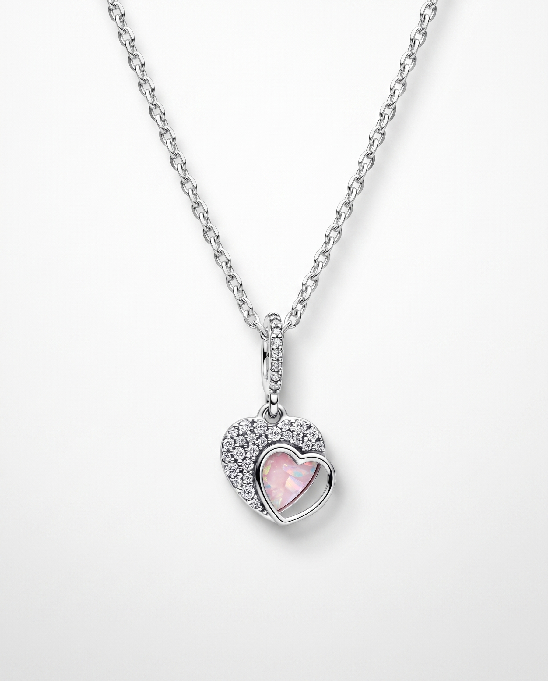 Tendresse Charm von Veyra Paris - an der Kette getragen