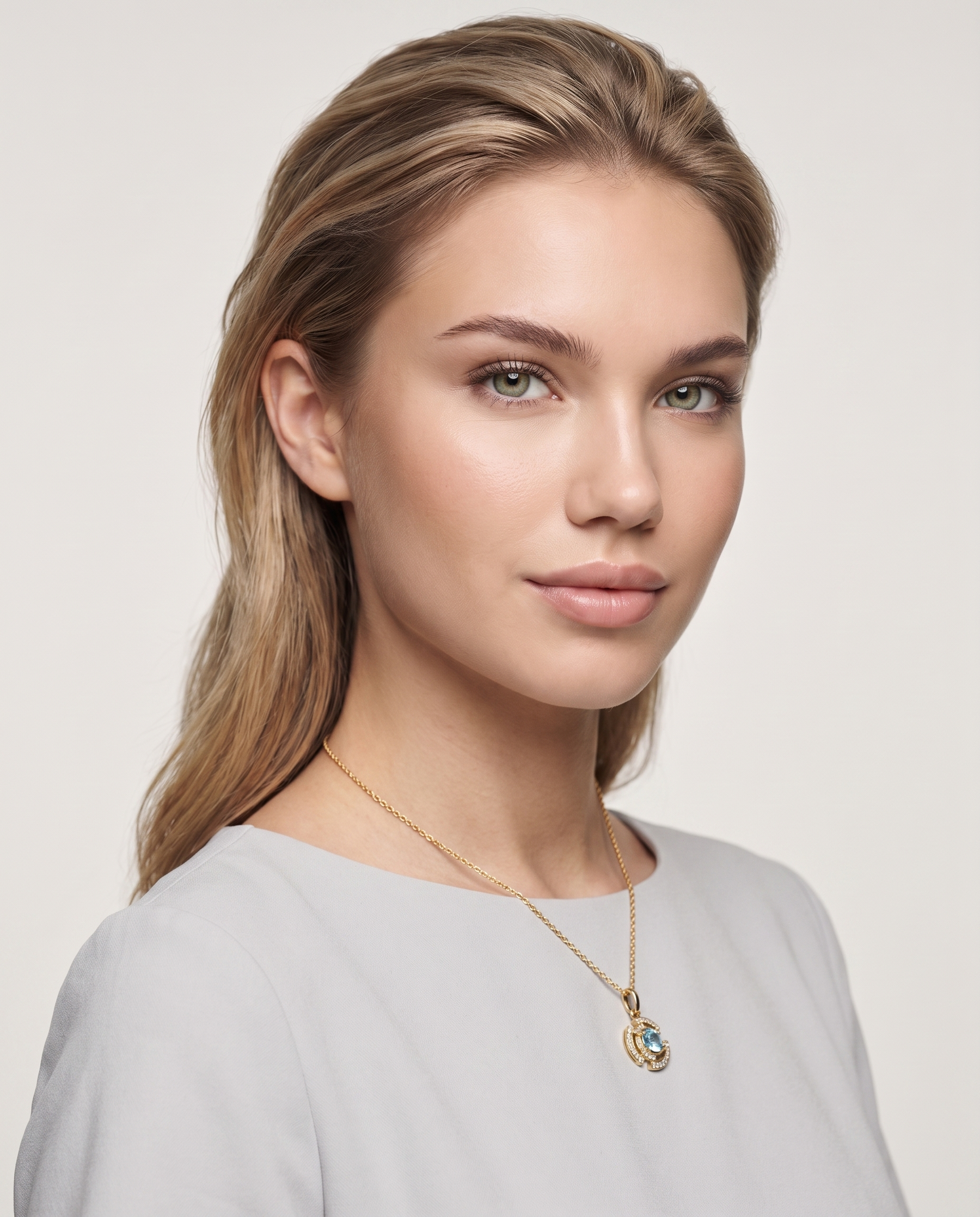 Éclat Charm von Veyra Paris - Model-Portraet