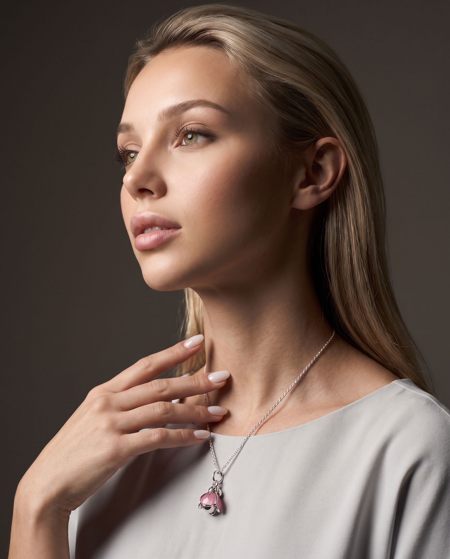Pivoine Charm von Veyra Paris - Editorial-Aufnahme