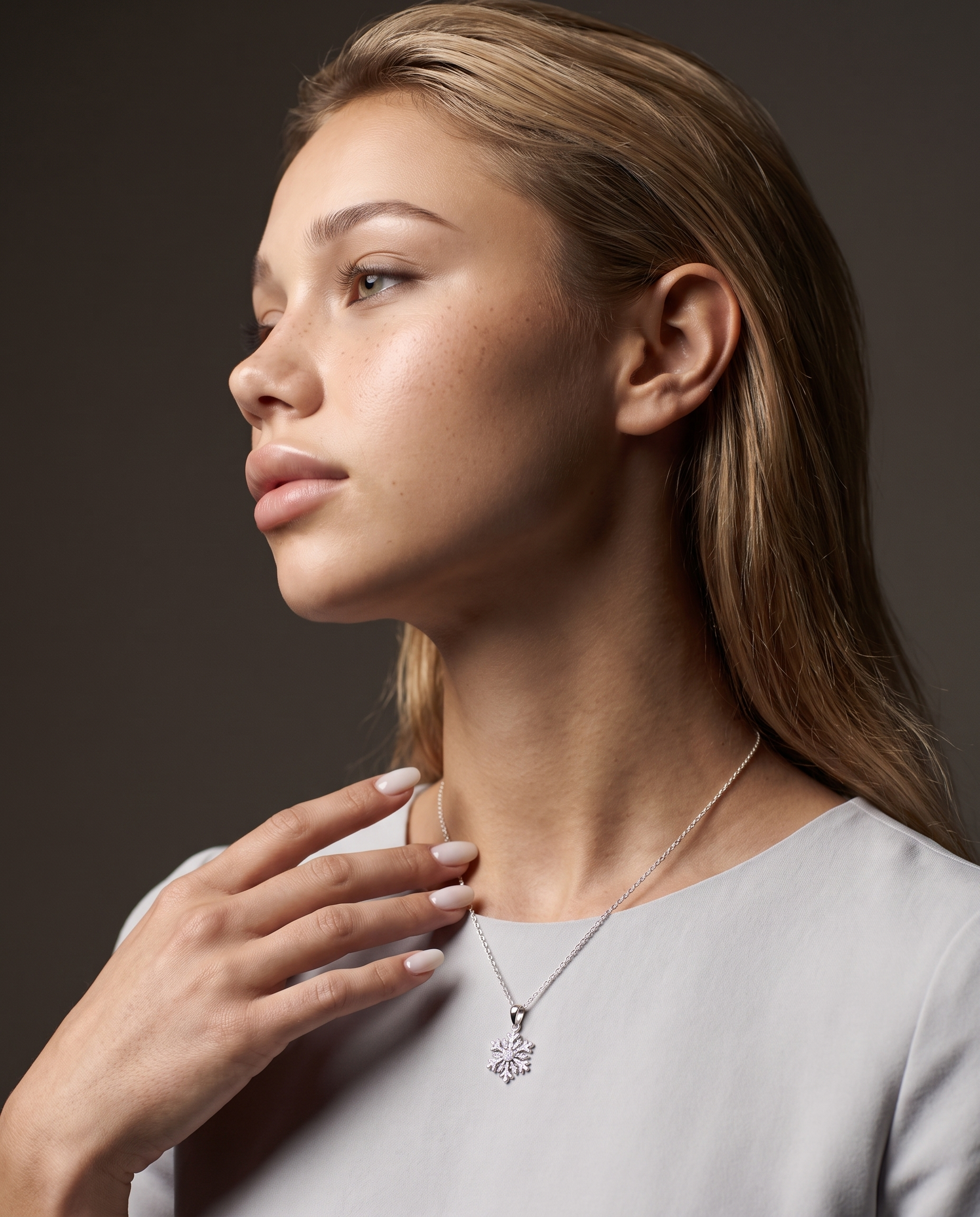 Cristal Charm von Veyra Paris - Editorial-Aufnahme
