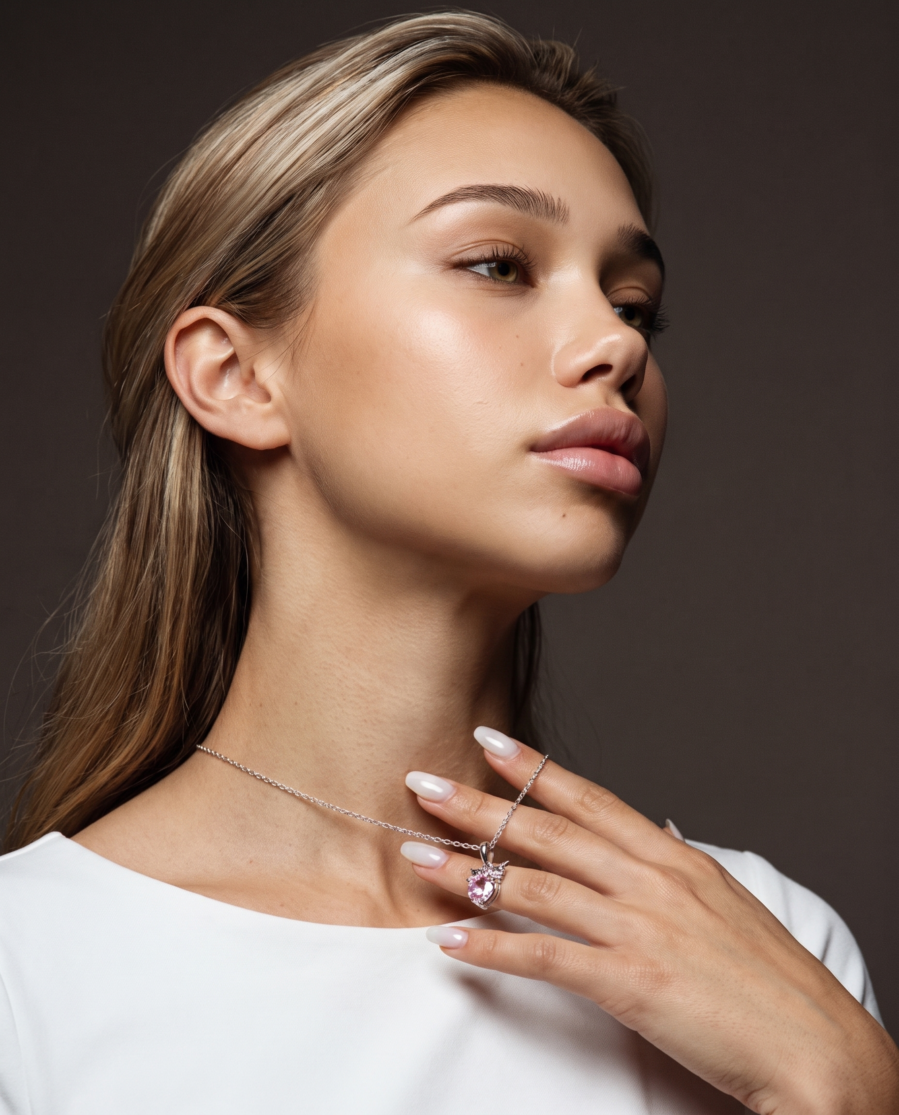Ange Charm von Veyra Paris - Editorial-Aufnahme