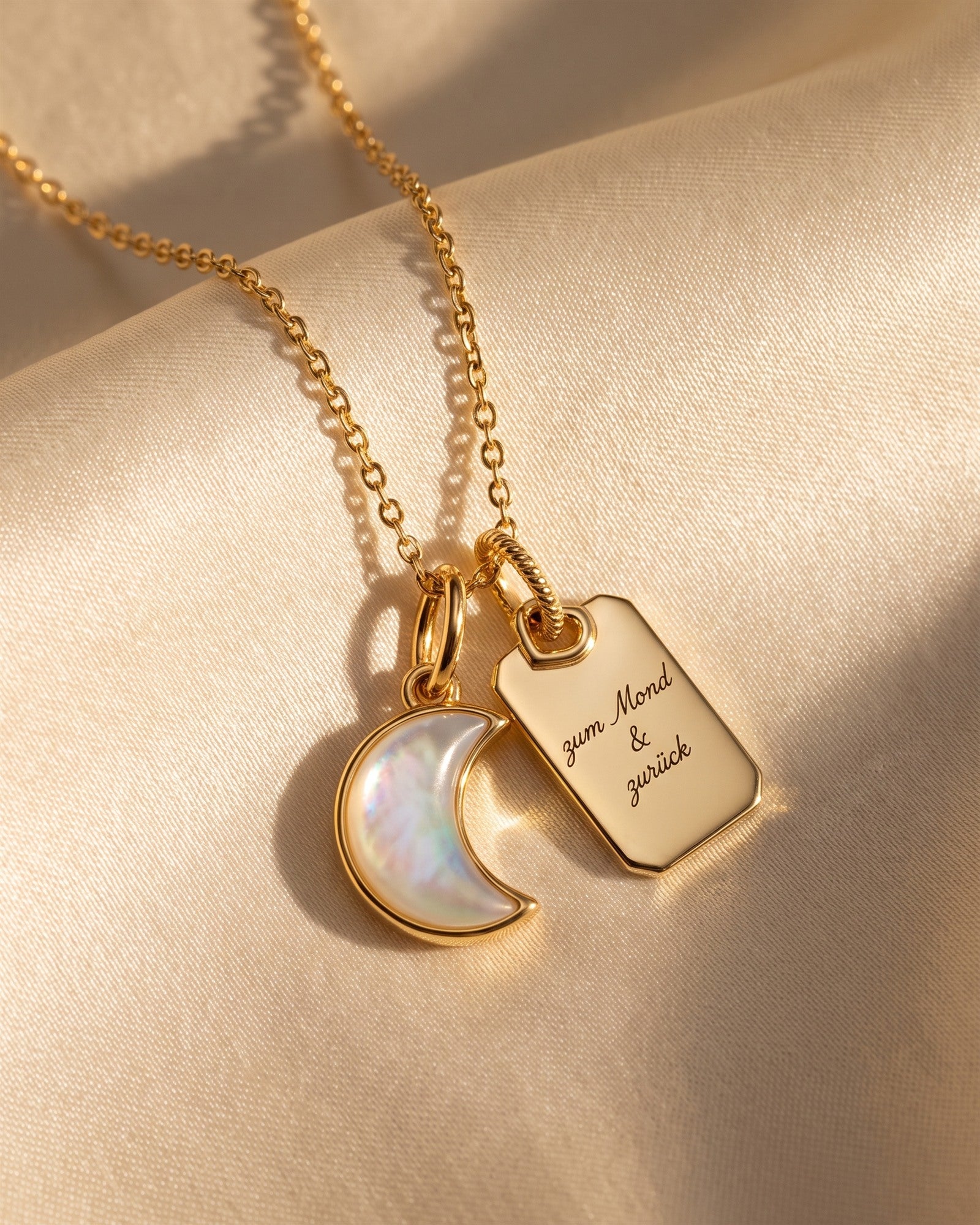 Lune Charm